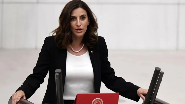 Evrim Rızvanoğlu Kimdir?